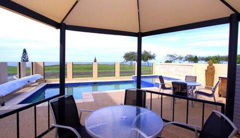 Ocean Paradise Holiday House - Accommodation Main Beach 3