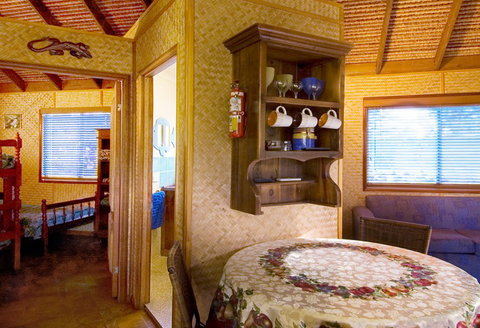 Straddie Bungalows - Accommodation Main Beach 2