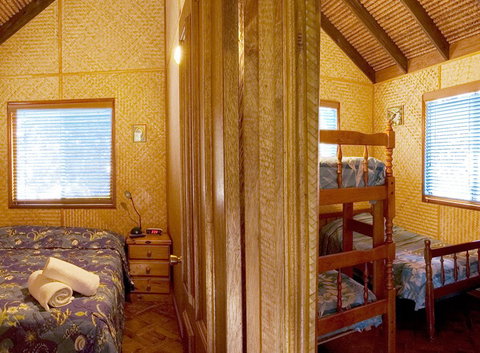 Straddie Bungalows - Accommodation Main Beach 4