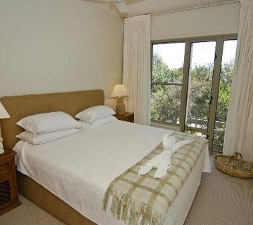 Claytons On Cylinder Beach Front Apartments - Accommodation Main Beach 2