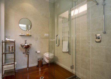 Claytons On Cylinder Beach Front Apartments - Accommodation Main Beach 4