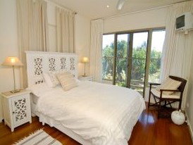 Claytons On Cylinder Beach Front Apartments - Accommodation Main Beach 6