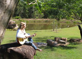 Tuckeroo Cottages And Gardens - Accommodation Main Beach 3