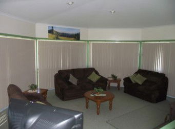 Hillcrest - Holiday Home - Accommodation Main Beach 4