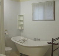 Cosy Cottage - Holiday Home - Accommodation Main Beach