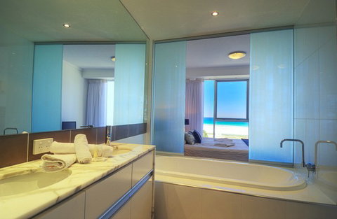 Reflection Tower Two - Accommodation Main Beach 1