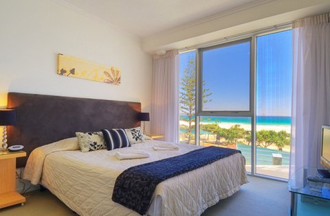 Reflection Tower Two - Accommodation Main Beach 3