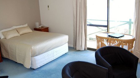 Martin Fields Beach Retreat - Accommodation Main Beach 1