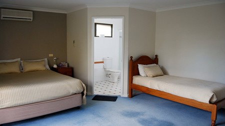 Martin Fields Beach Retreat - Accommodation Main Beach 3