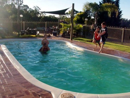 Pemberton Farm Chalets - Accommodation Main Beach 2