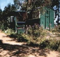 Uhuru Chalets - Accommodation Main Beach