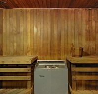 Golden Shores Holiday Club - Accommodation Main Beach
