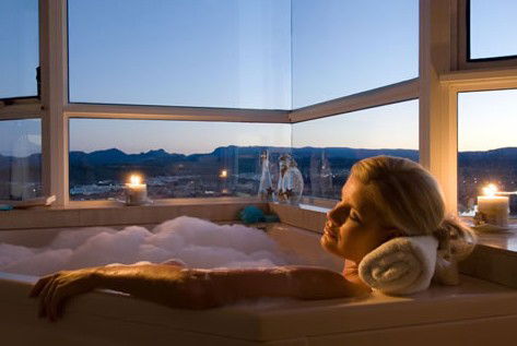 Second Avenue Apartments - Accommodation Main Beach 1