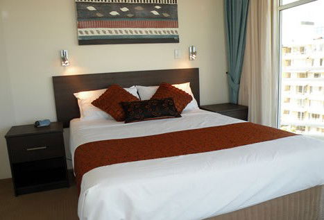 Second Avenue Apartments - Accommodation Main Beach 2