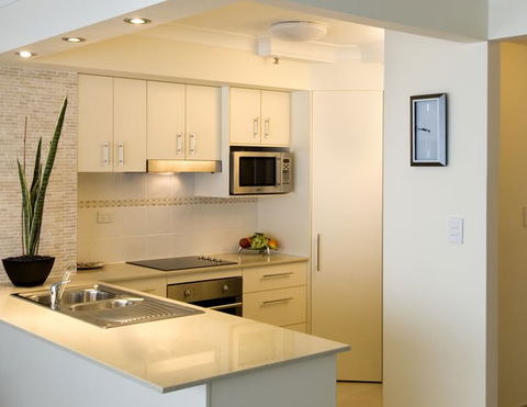 Second Avenue Apartments - Accommodation Main Beach 5