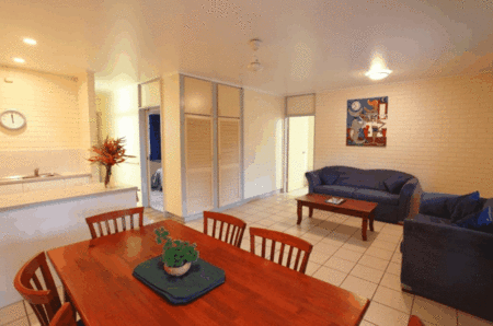 King Reef Resort Hotel - Accommodation Main Beach 2