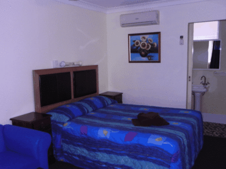 Bells Motel - Accommodation Main Beach 1