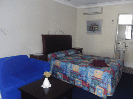 Bells Motel - Accommodation Main Beach 3