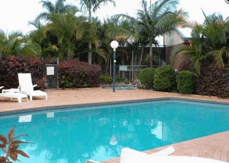 SMART MOTELS BERT HINKLER - Accommodation Main Beach