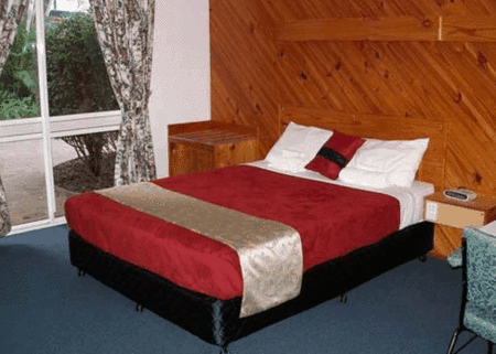 SMART MOTELS BERT HINKLER - Accommodation Main Beach 1