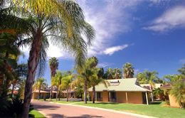 Sunraysia Resort - Accommodation Main Beach 0