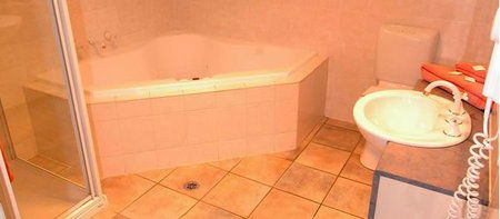 Sunraysia Resort - Accommodation Main Beach 4