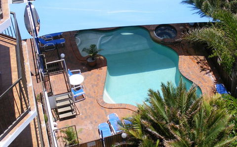 Beach Palms Holiday Apartments - Accommodation Main Beach 2