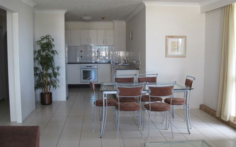 Beach Palms Holiday Apartments - Accommodation Main Beach 4