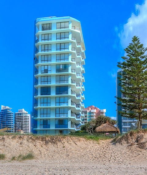 Hibiscus On The Beach - Accommodation Main Beach 0
