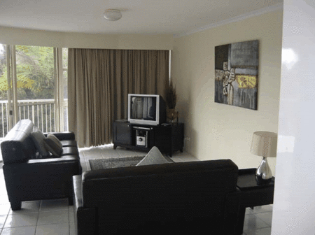 Beachcomber On The Spit - Accommodation Main Beach 3