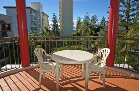 Burleigh On The Beach - Accommodation Main Beach 2