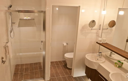 Taylors Lakes Hotel Motel - Accommodation Main Beach 2