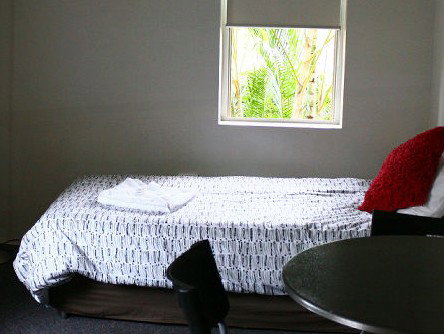 Allender Apartments - Accommodation Main Beach 1