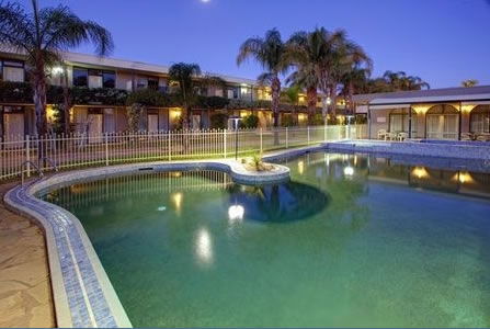 Sandors Motor Inn - Accommodation Main Beach 5