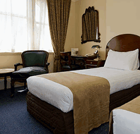 Hadleys Hotel - Accommodation Main Beach