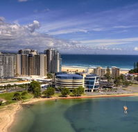 Outrigger Twin Towns Resort - Accommodation Main Beach