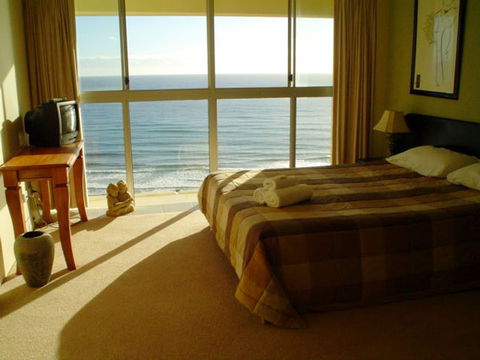 Cashelmara Beachfront Apartments - Accommodation Main Beach 0