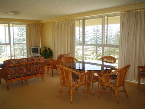 Cashelmara Beachfront Apartments - Accommodation Main Beach 2