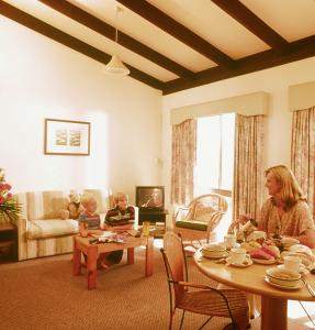 West Beach Lagoon - Accommodation Main Beach 3