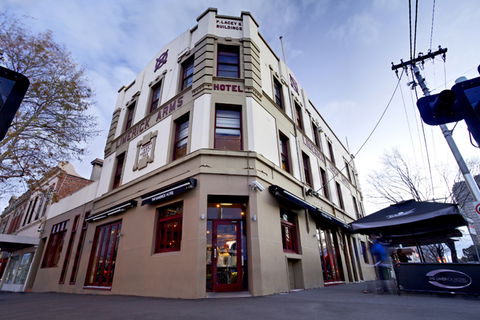 The Limerick Arms Hotel - Accommodation Main Beach 0