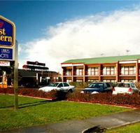 Taylors Lakes Hotel - Accommodation Main Beach