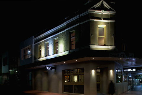 Crocodile Farm Hotel - Accommodation Main Beach 0