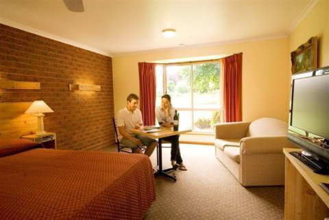 AAt 28 GOLDSMITH(Golden Chain Motel) - Accommodation Main Beach 0