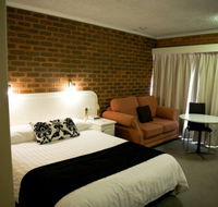 Cousins Motor Inn - Accommodation Main Beach