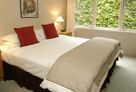 Links House - Accommodation Main Beach 1