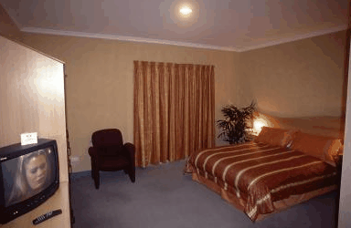The Lighthouse Hotel - Accommodation Main Beach