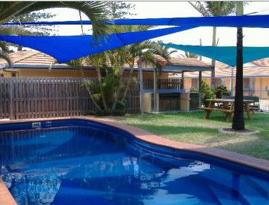 Twin Pines Motel - Accommodation Main Beach 1