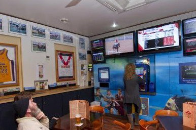 Seabreeze Hotel - Accommodation Main Beach 1