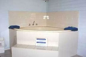 Sunraysia Motel And Holiday Apartments - Accommodation Main Beach 5