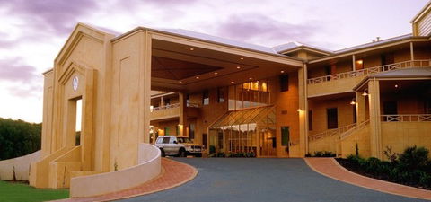 Abbey Beach Resort - Accommodation Main Beach 3